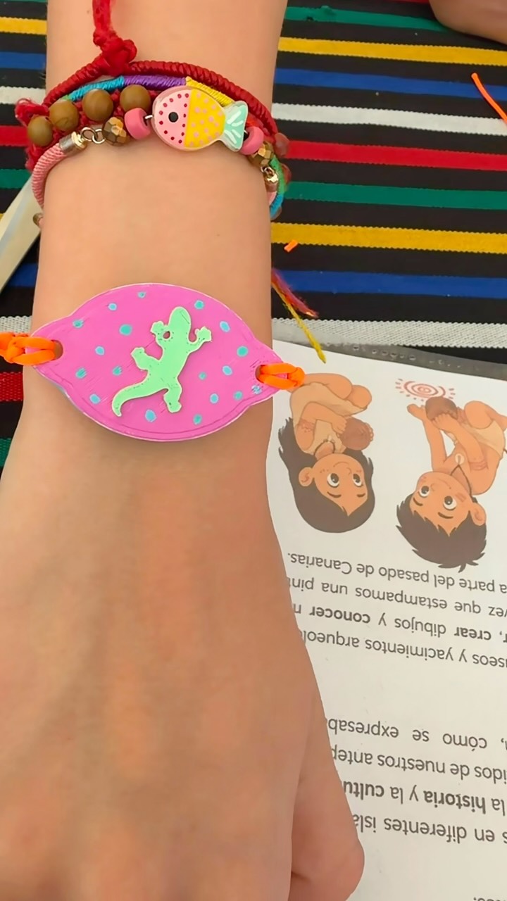 Pulsera infantil con motivos canarios